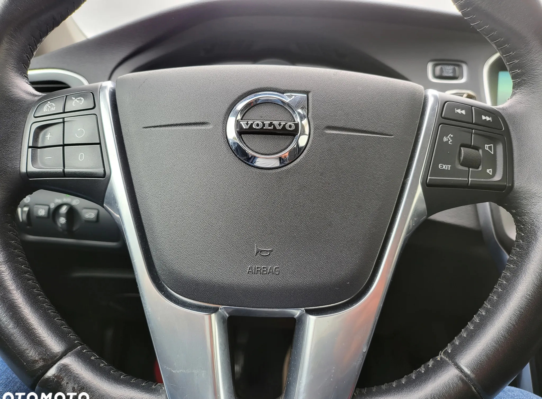 Volvo V40 cena 52400 przebieg: 191200, rok produkcji 2016 z Trzebiatów małe 137
